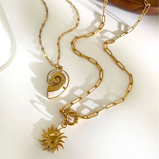 Liv gold necklace