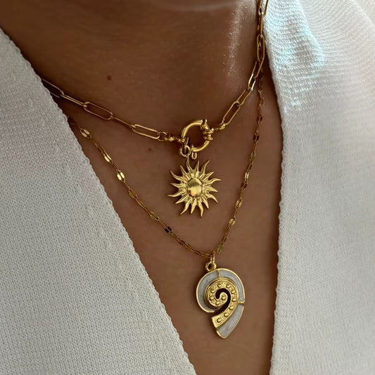 Liv gold necklace