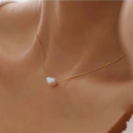 Raindrop pearl necklace