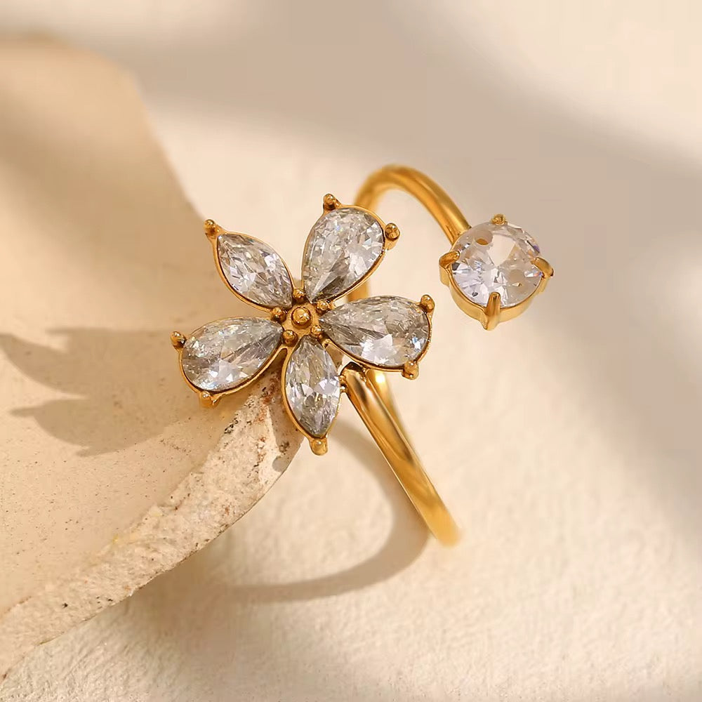 Eterna Petal Ring