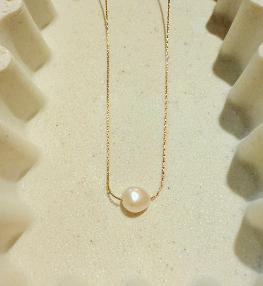 Raindrop pearl necklace
