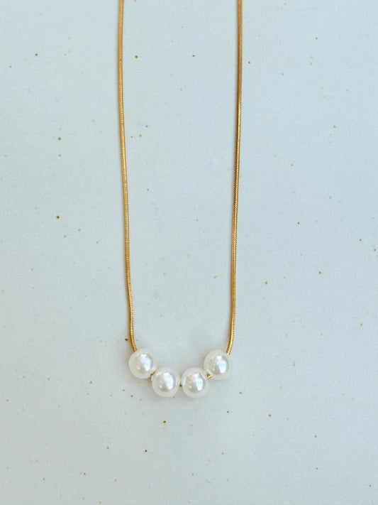 Twilight pearl necklace